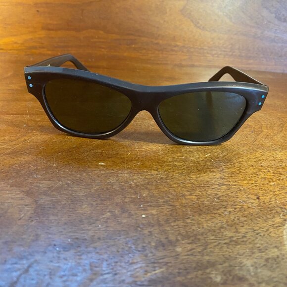 Vintage Womens Brown Cat-Eye Sunglasses Made In Italy - Picture 1 of 7